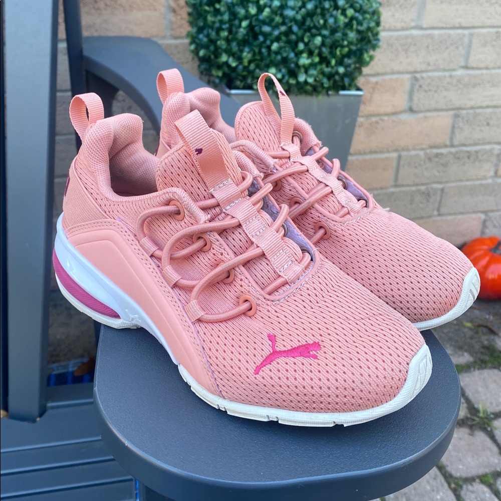 Puma Kids Sneakers in Pink and White.